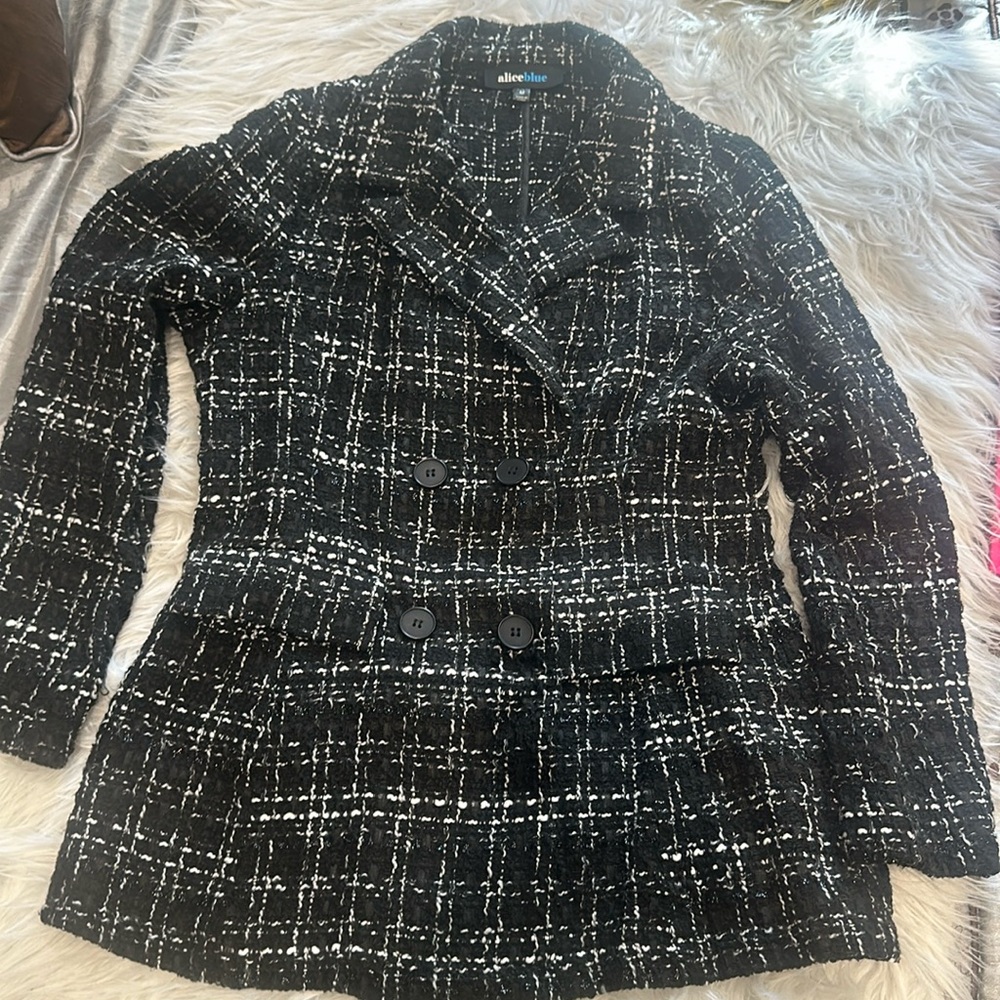 Plaid pattern suit